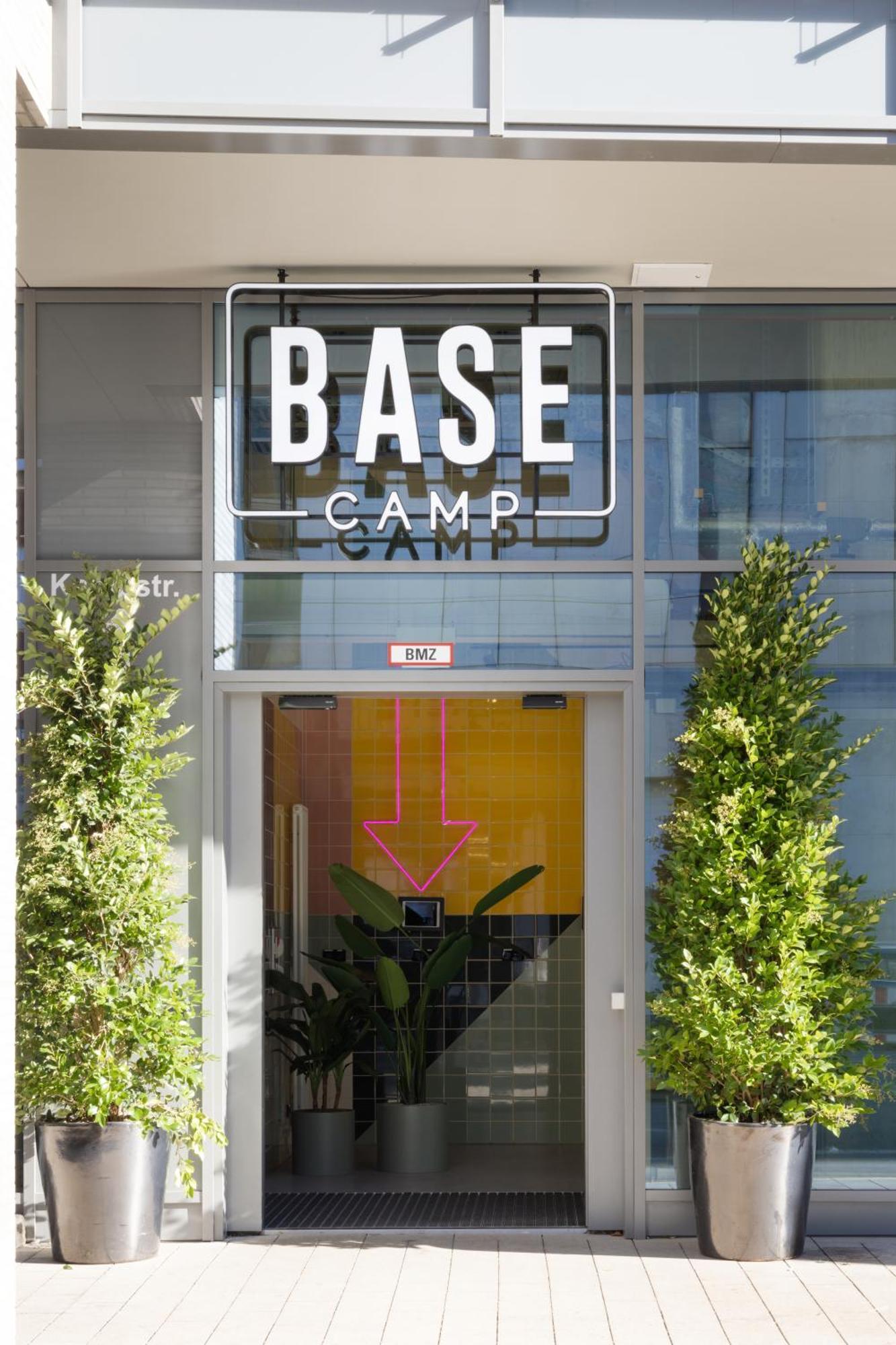 Hotel Basecamp *